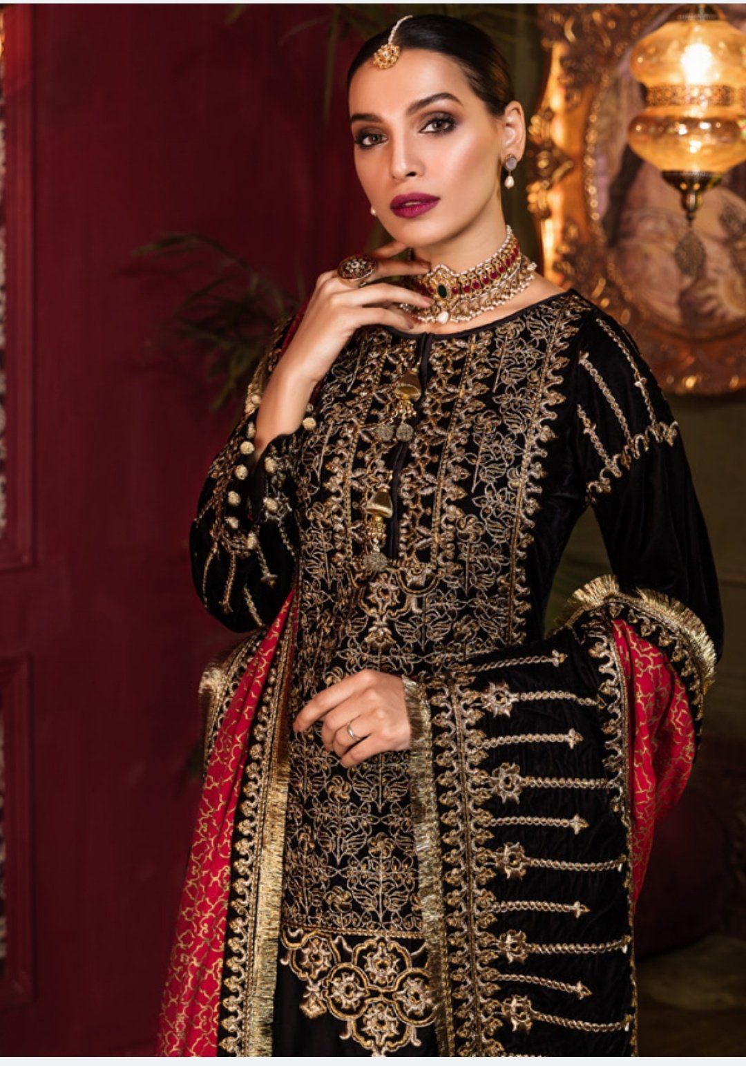 img_tehzeeb_by_mohagni_embroidered_velvet_wedding_collection_awwal_boutique