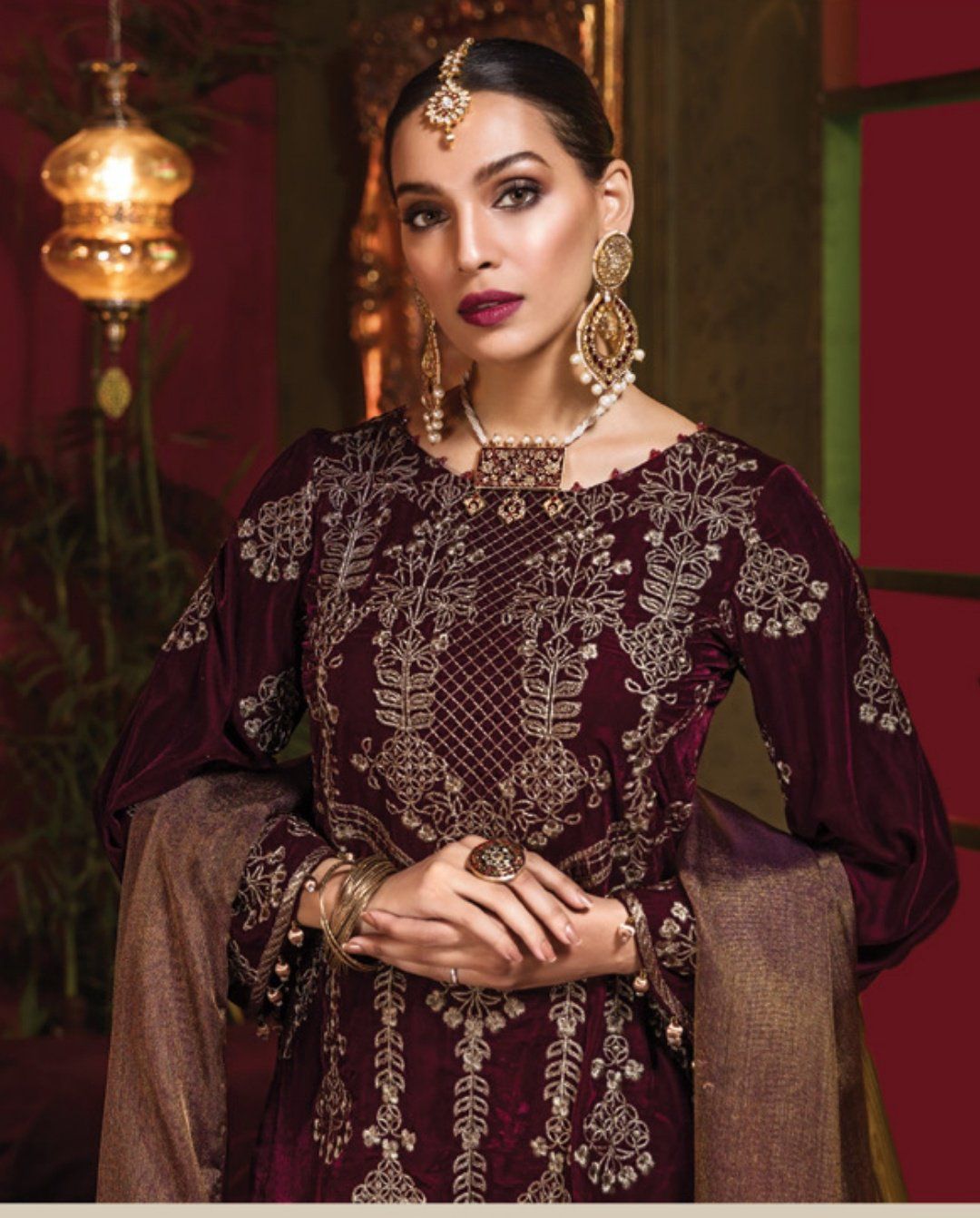img_tehzeeb_by_mohagni_embroidered_velvet_wedding_collection_awwal_boutique