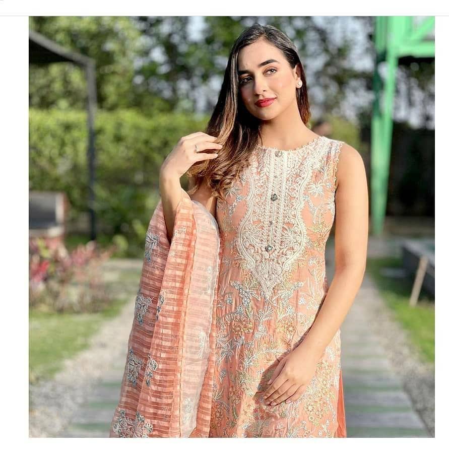 img_motifz_premium_lawn_2021_awwal_boutique
