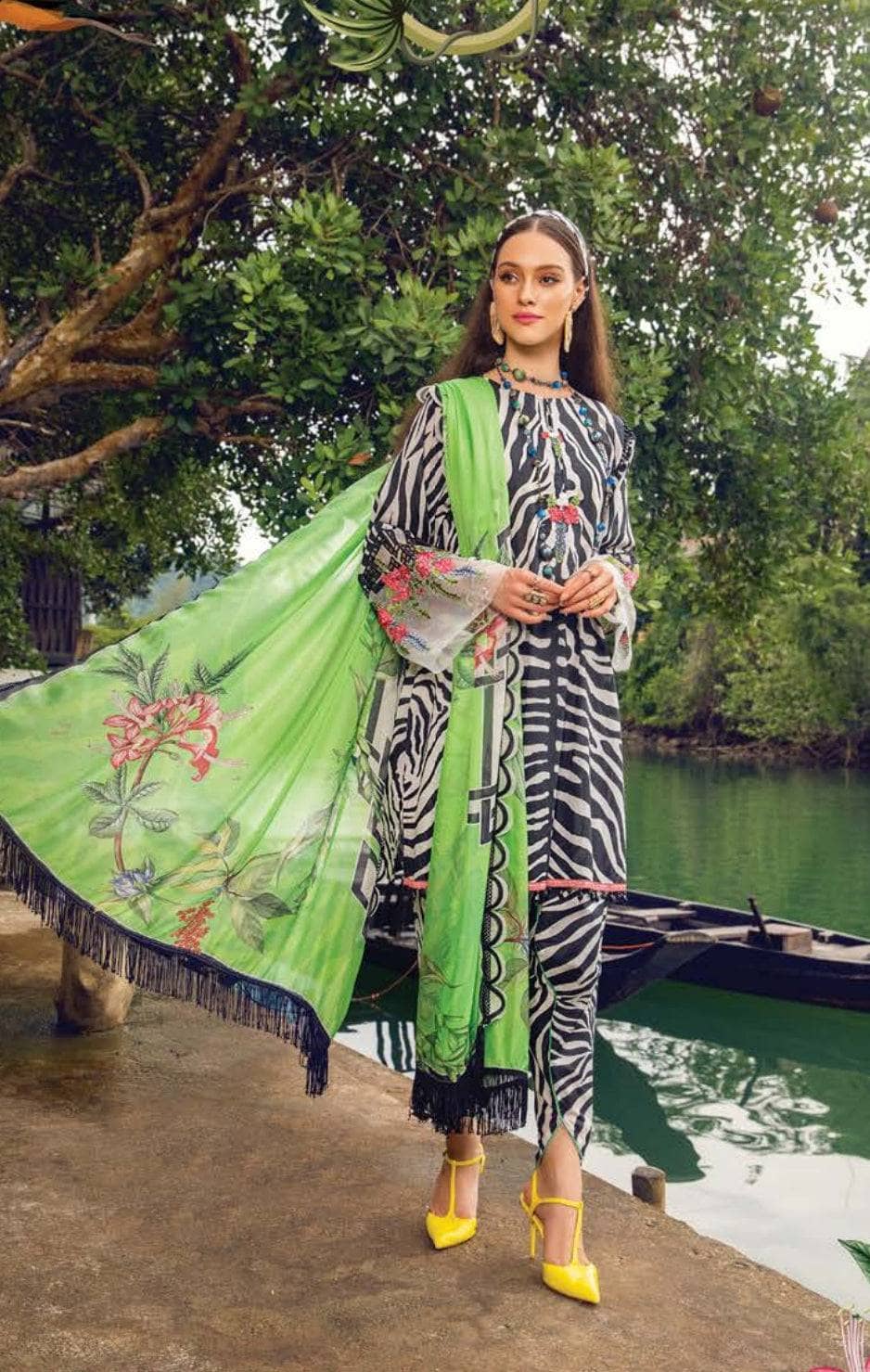 img_maria_b_m_prints_lawn_22_awwal_boutique