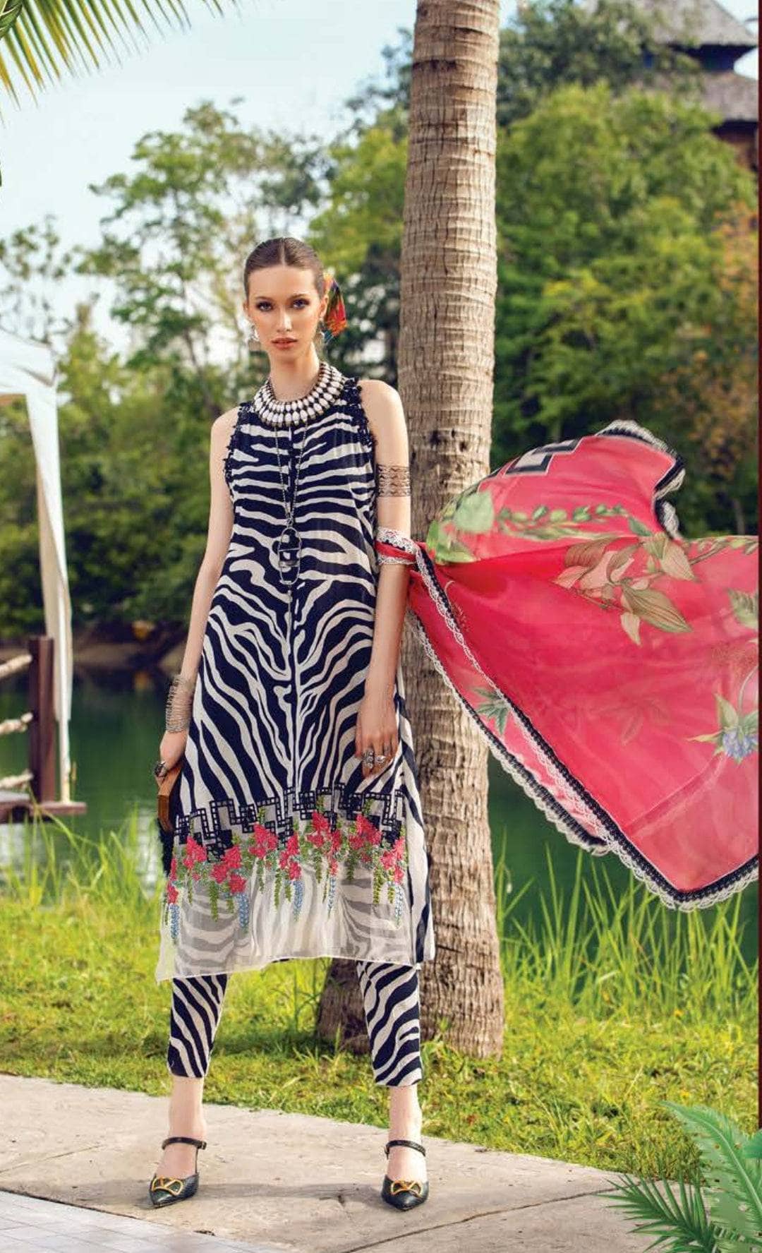 img_maria_b_m_prints_lawn_22_awwal_boutique