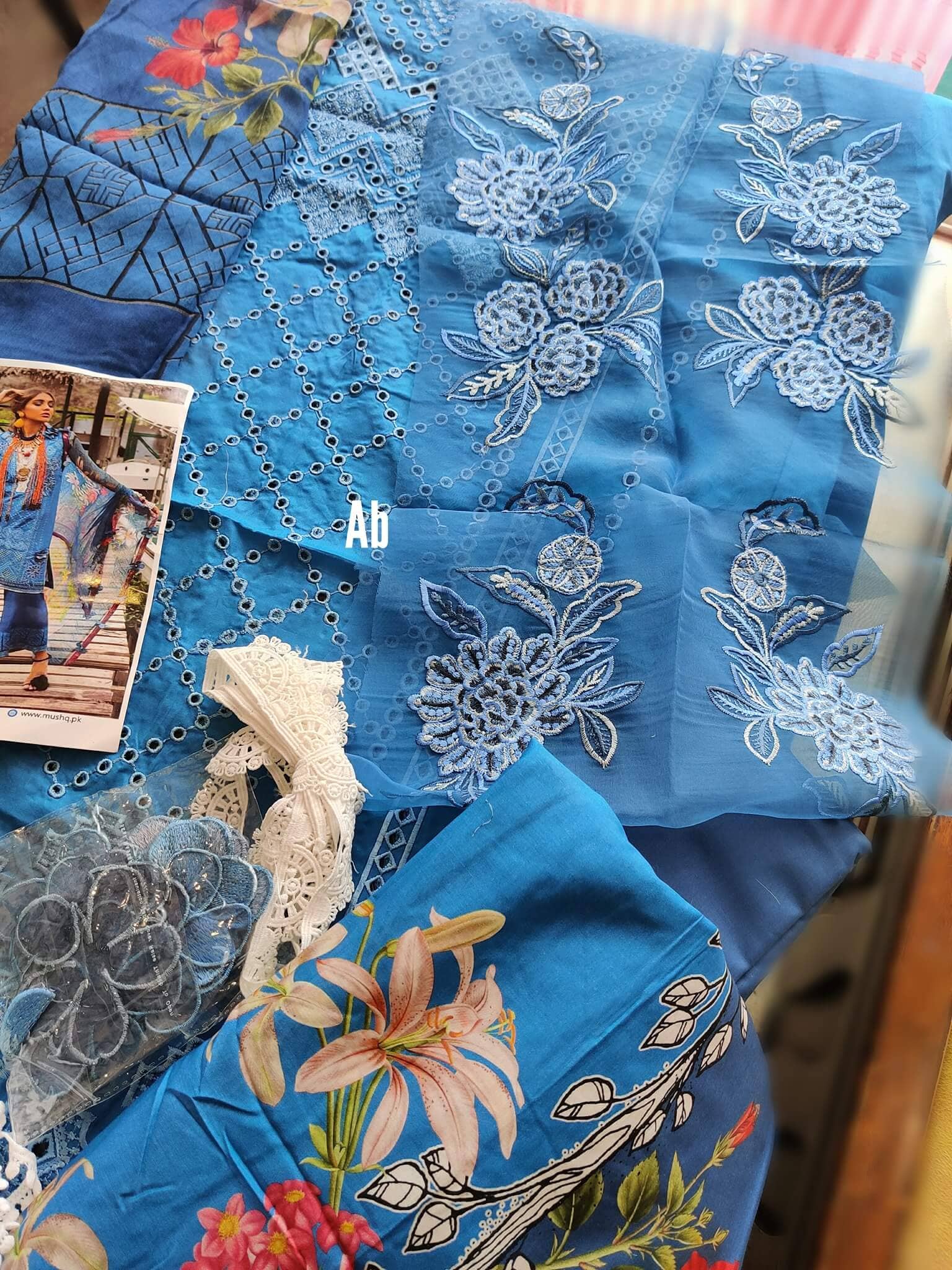 img_hemline_by_mushq_lawn_2020_awwal_boutique