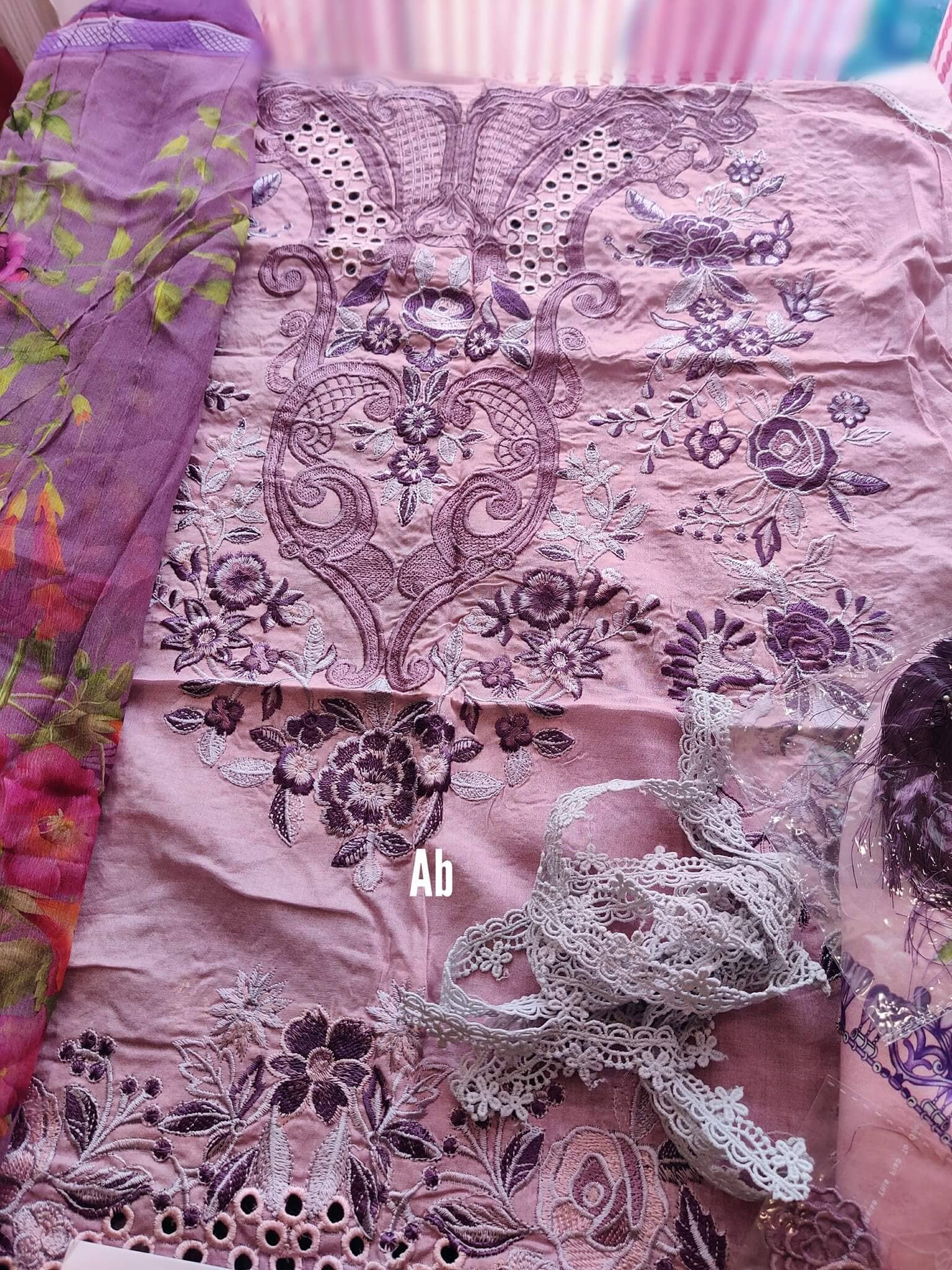 img_open_pics_hemline_by_mushq_lawn_2021_awwal_boutique
