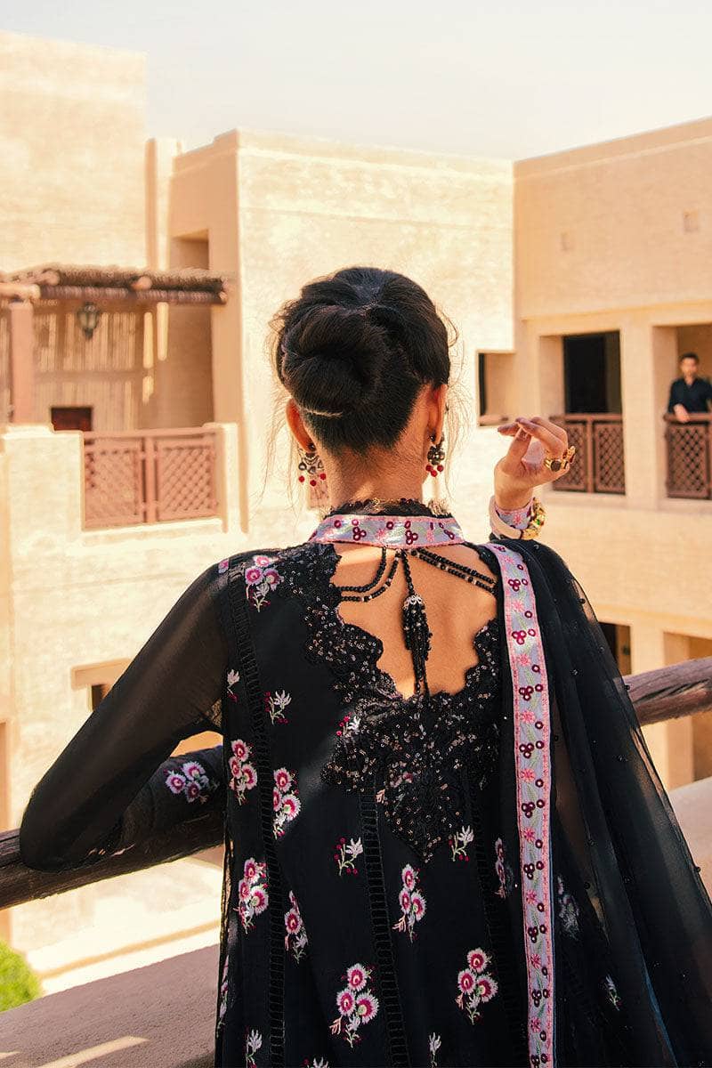 img_mushq_kahani_22_awwal_boutique