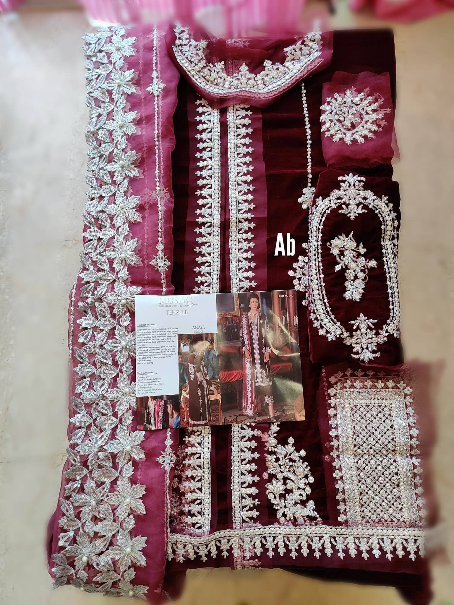 img_mushq_tehzeeb_velvet_edition_awwal_boutique