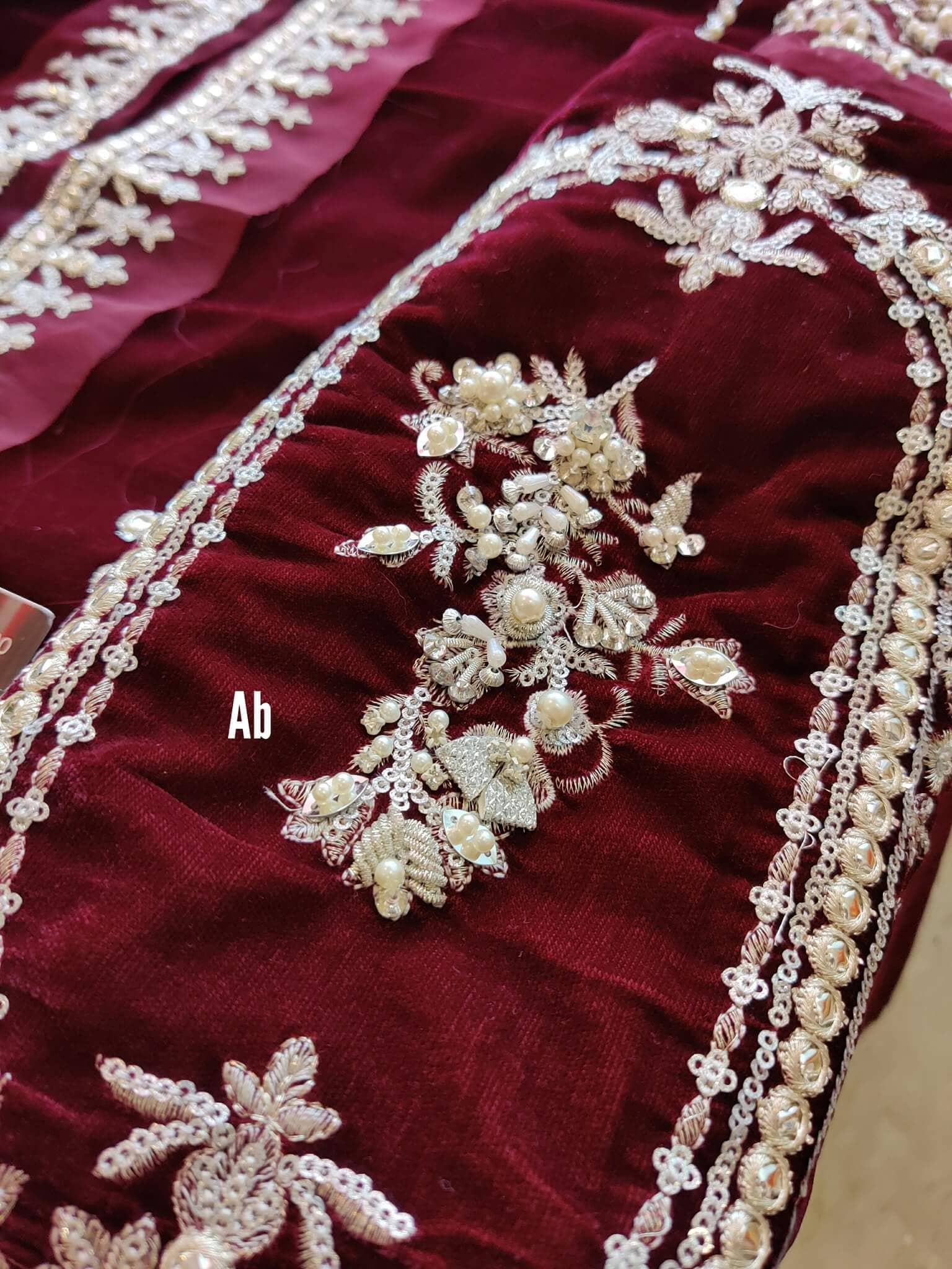 img_mushq_tehzeeb_velvet_edition_awwal_boutique