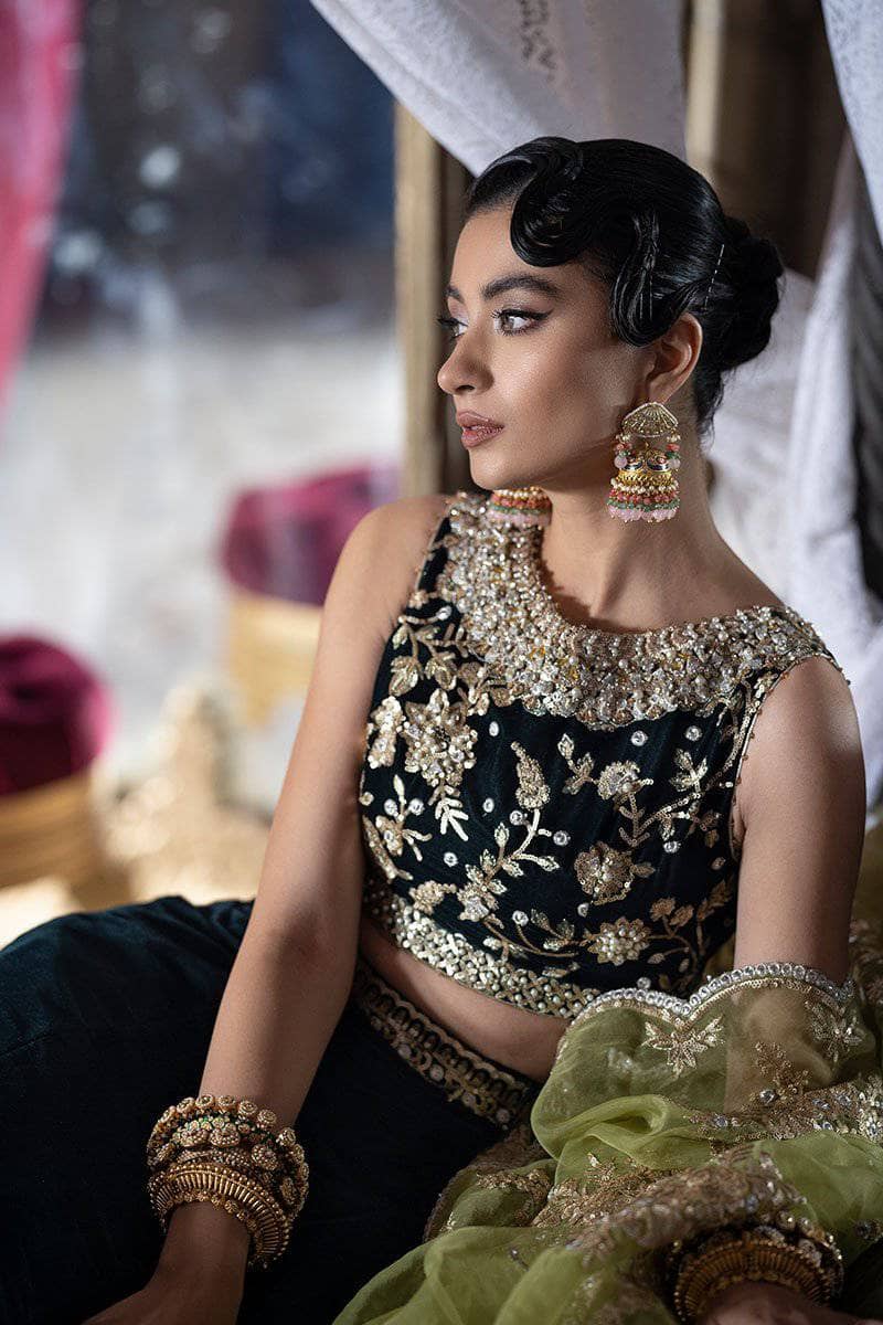 img_mushq_tehzeeb_velvet_edition_awwal_boutique