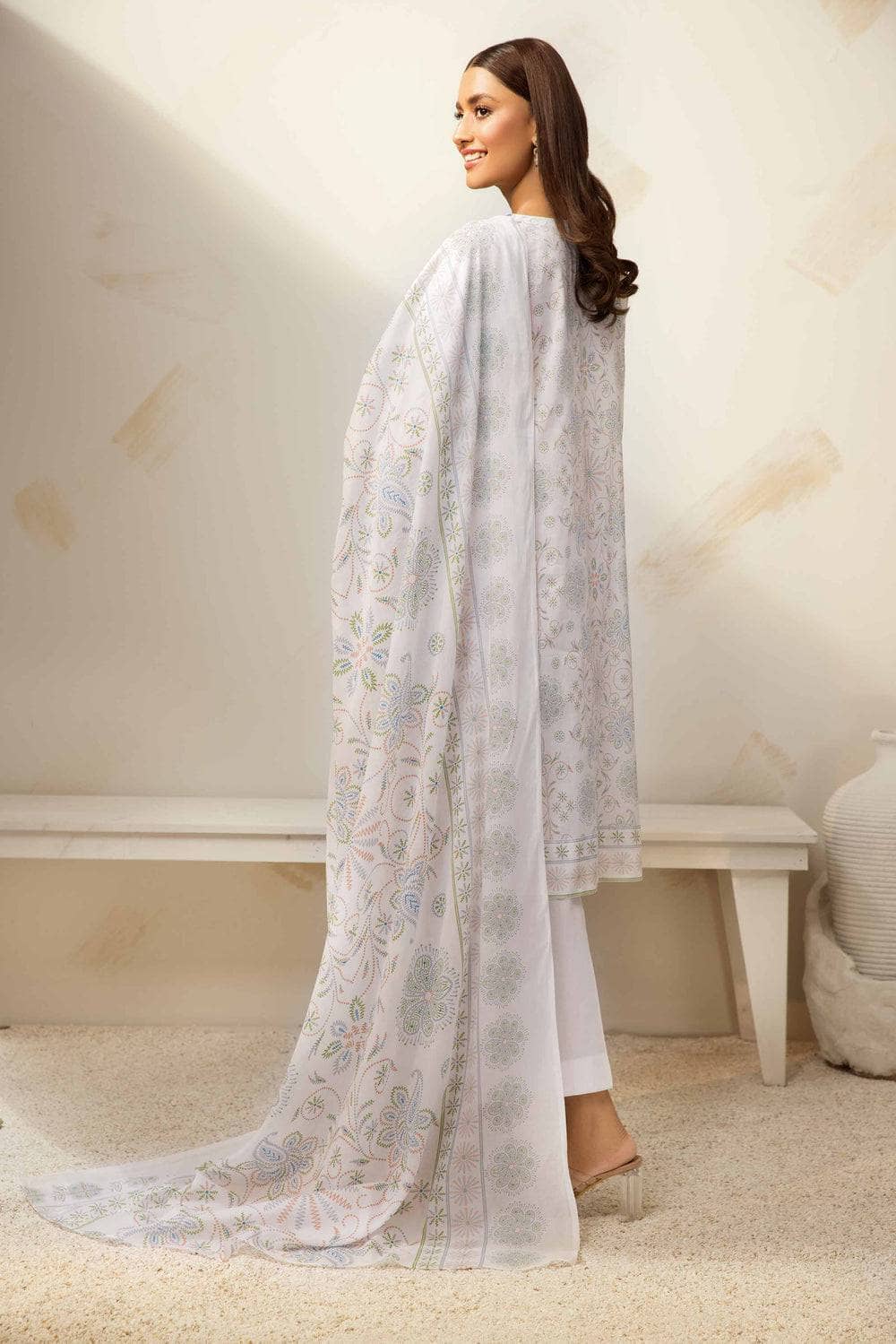 Img_nishat_lawn_nisha_awwal_boutique