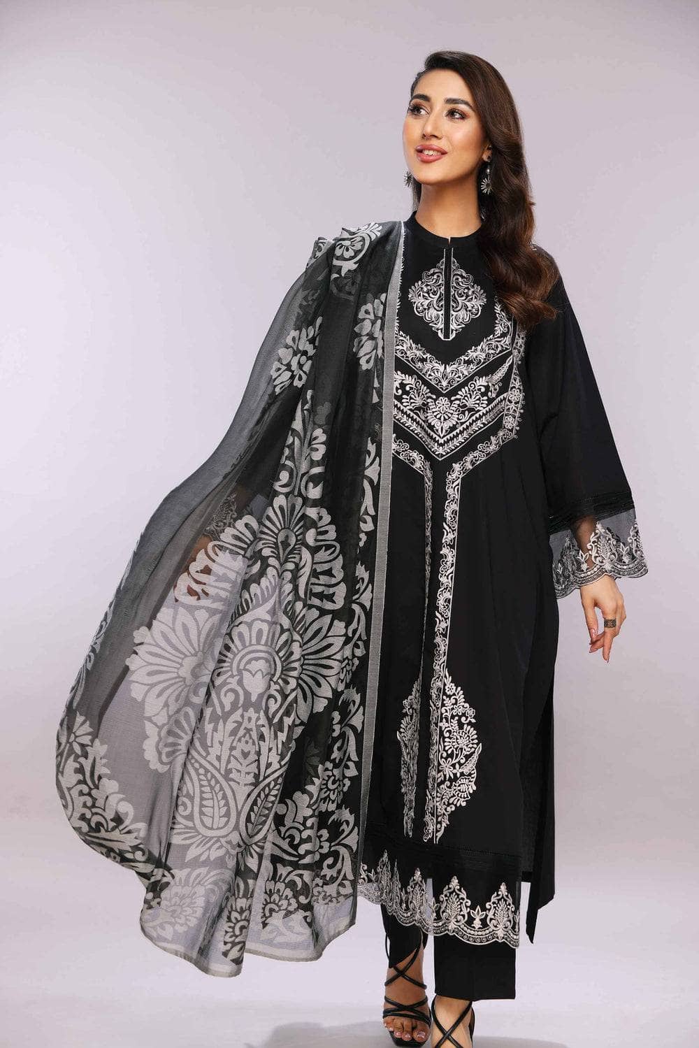 Img_nishat_lawn_nisha_23_awwal_boutique