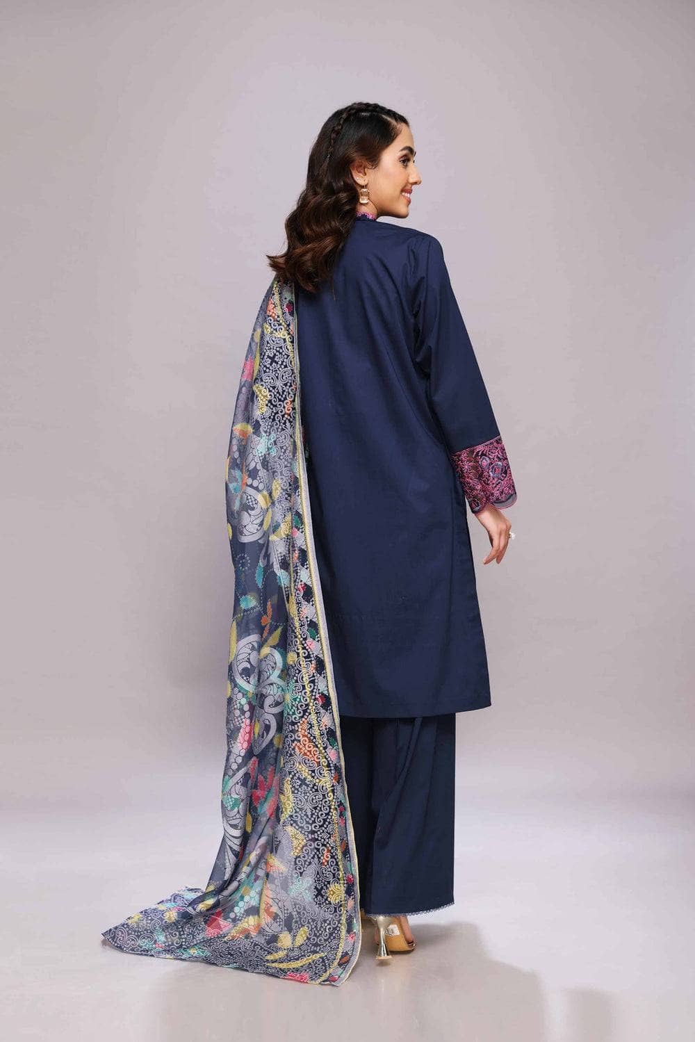 Img_nishat_lawn_nisha_23_awwal_boutique