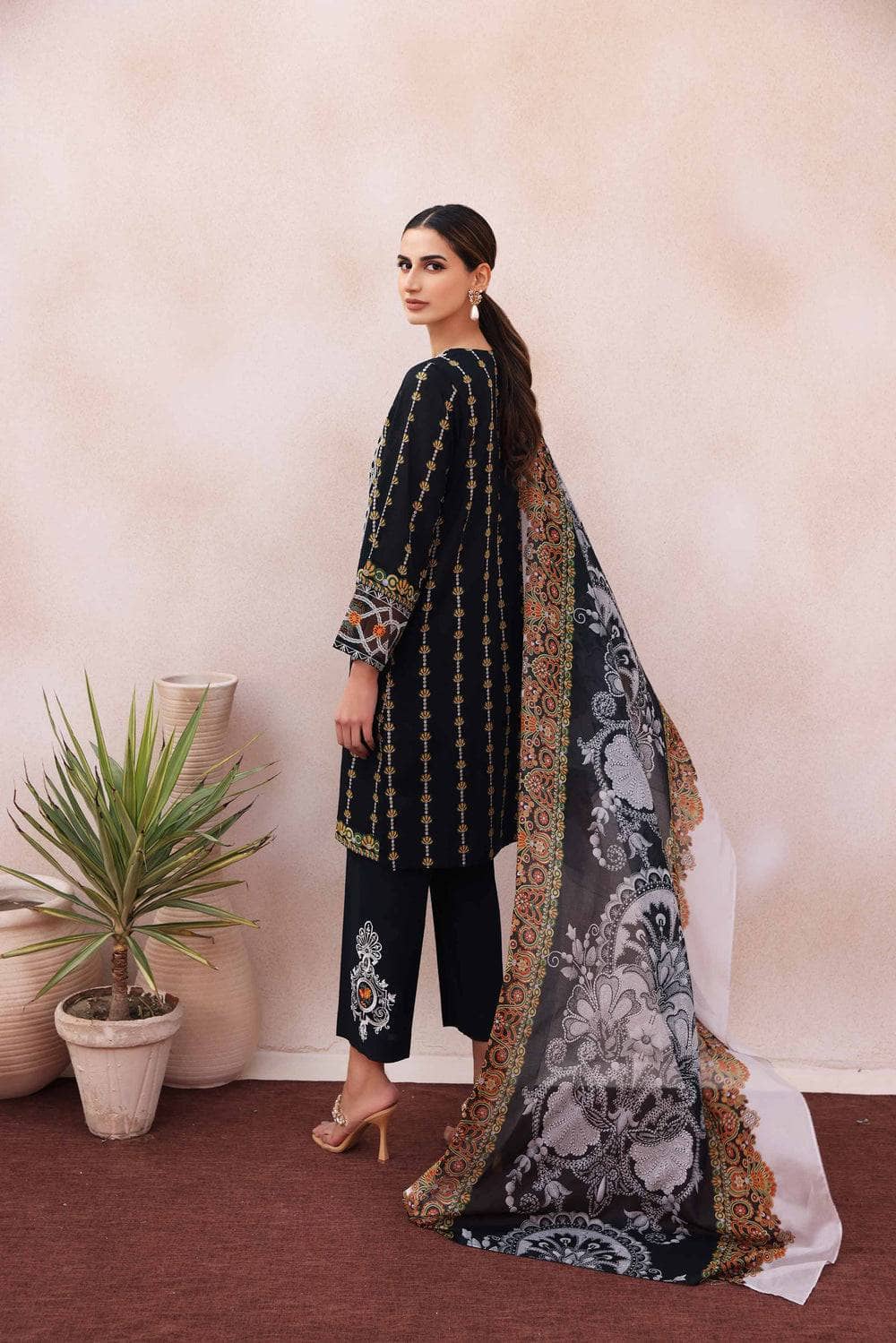 Img_nishat_lawn_nisha_23_awwal_boutique