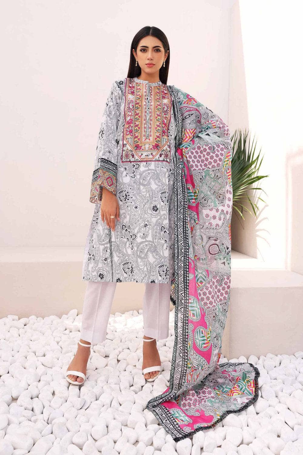 Img_nishat_lawn_nisha_23_awwal_boutique
