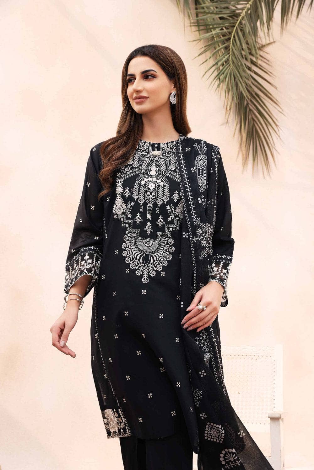 Img_nishat_lawn_nisha_23_awwal_boutique