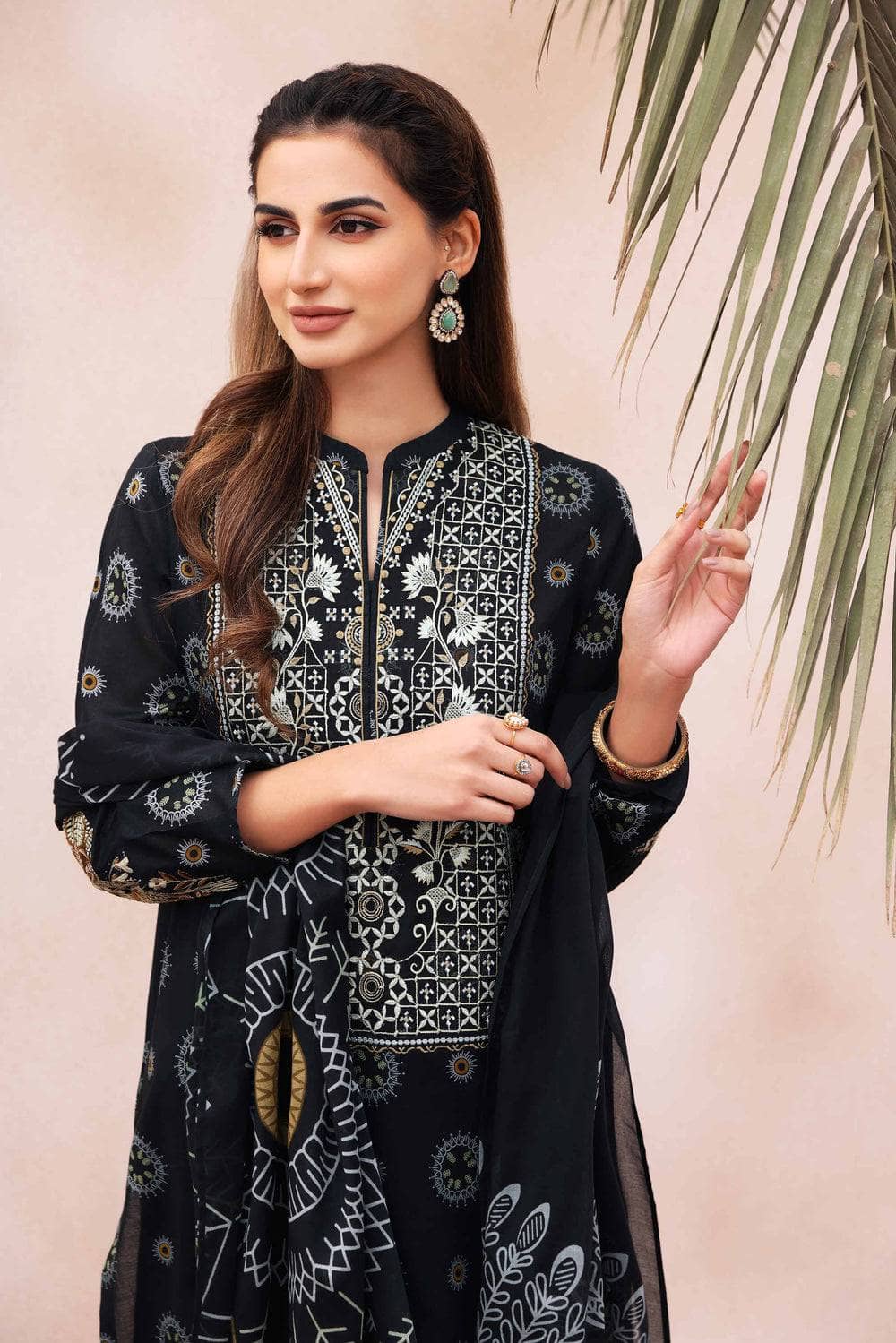 Img_nishat_lawn_nisha_23_awwal_boutique