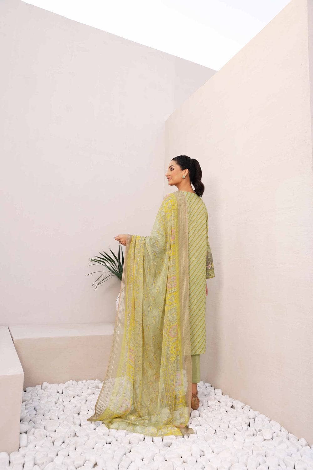 img_nishat_lawn_23_nisha_awwal_boutique