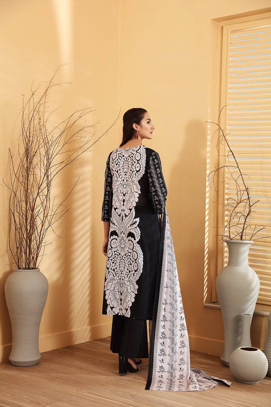 img_nishat_lawn_2021_awwal_boutique