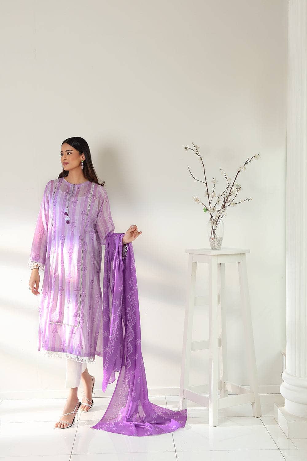 img_nishat_linen_lawn_2022_awwal_boutique