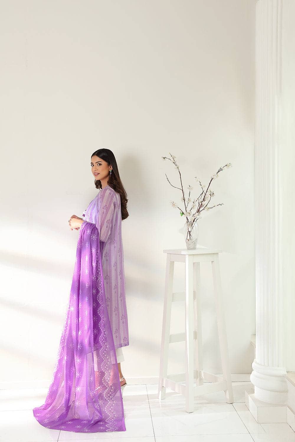 img_nishat_linen_lawn_2022_awwal_boutique