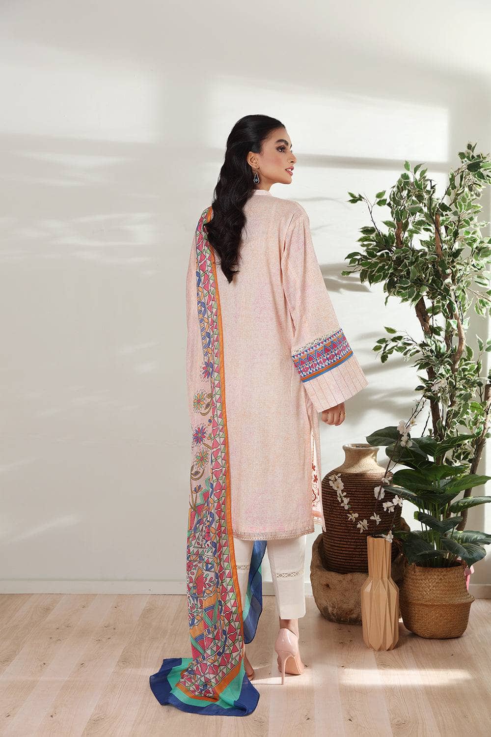 img_nishat_linen_lawn_2022_awwal_boutique