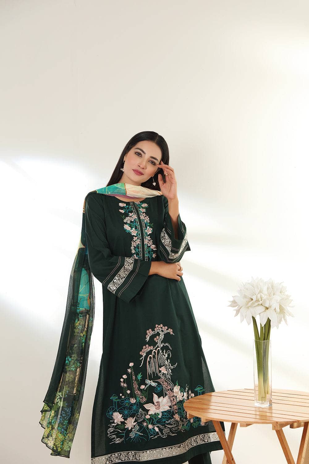 img_nishat_linen_lawn_2022_awwal_boutique