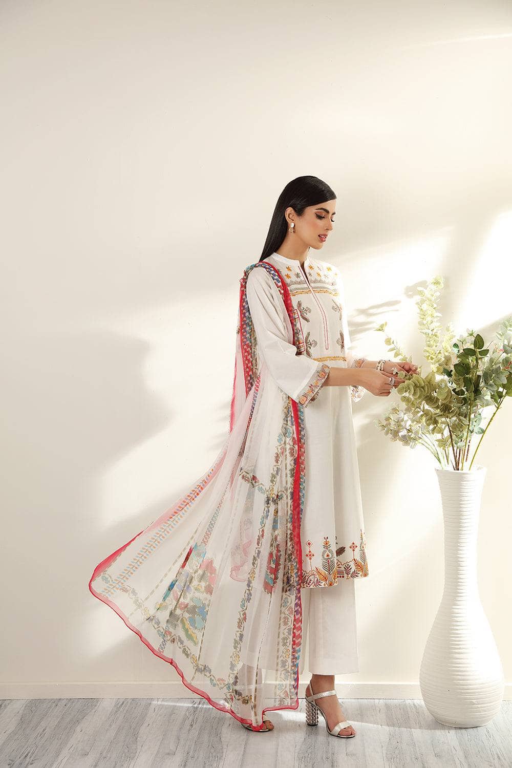 Img_nishat_linen_lawn_22_awwal_boutique