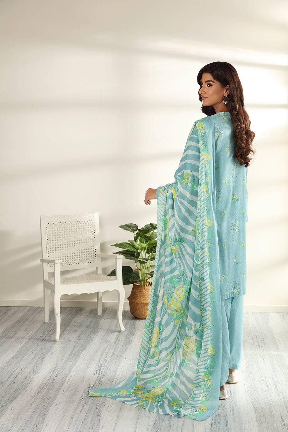 img_nishat_linen_lawn_2022_awwal_boutique