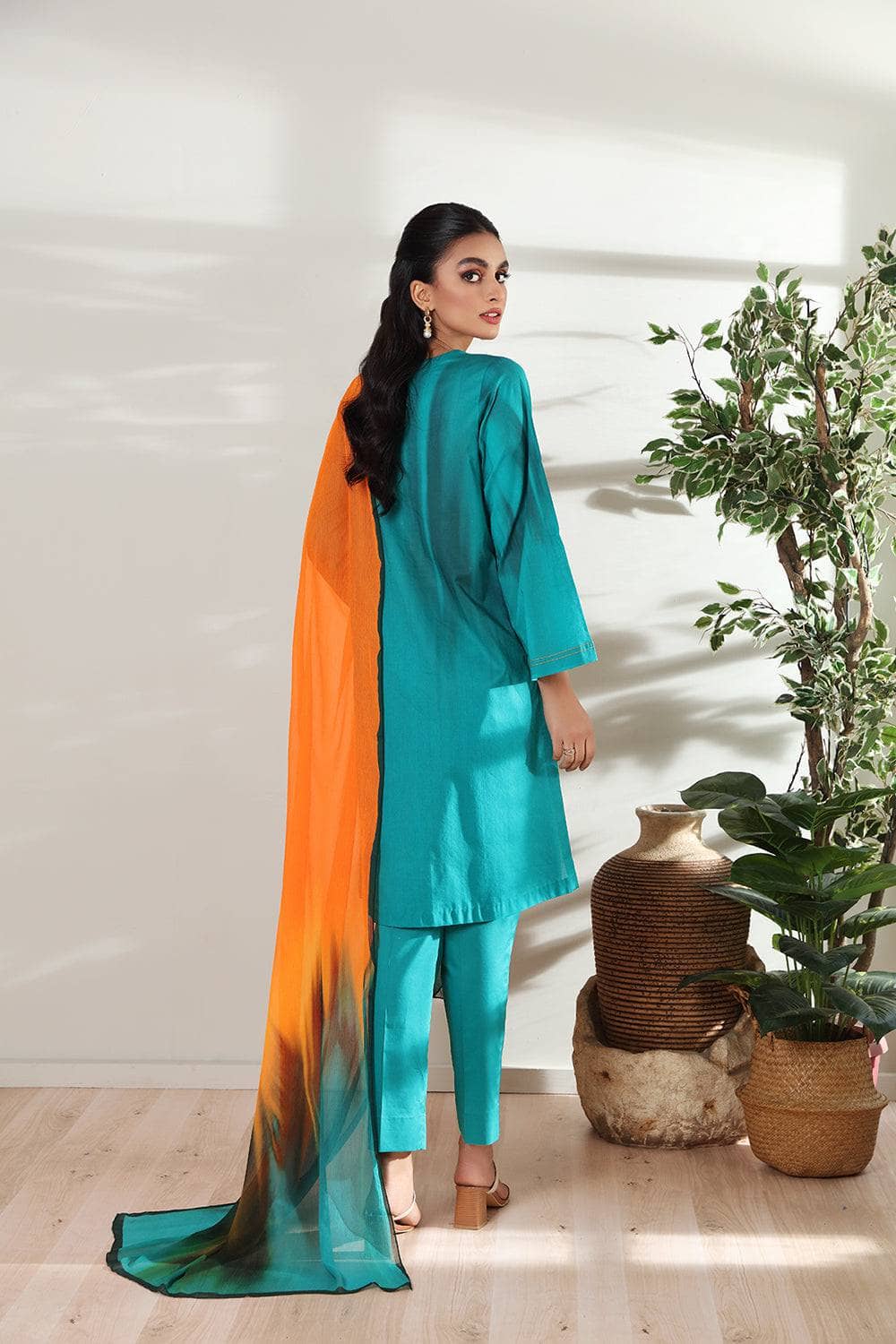 img_nishat_linen_lawn_2022_awwal_boutique