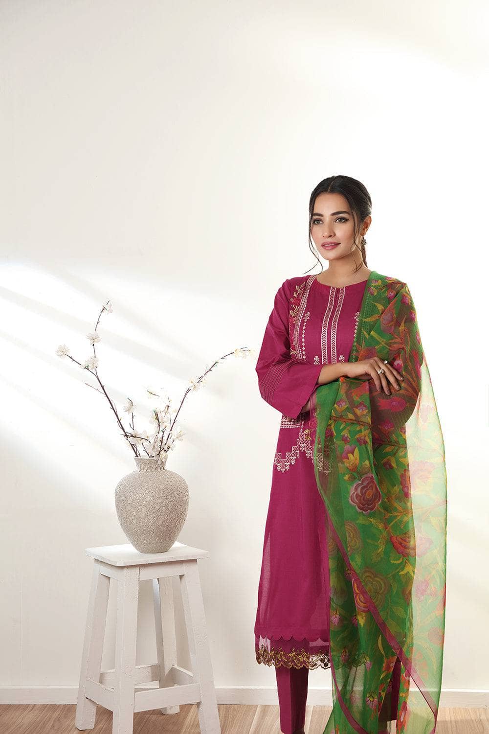 img_nishat_linen_lawn_2022_awwal_boutique