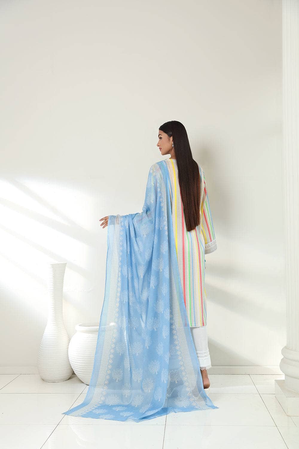 img_nishat_linen_lawn_2022_awwal_boutique