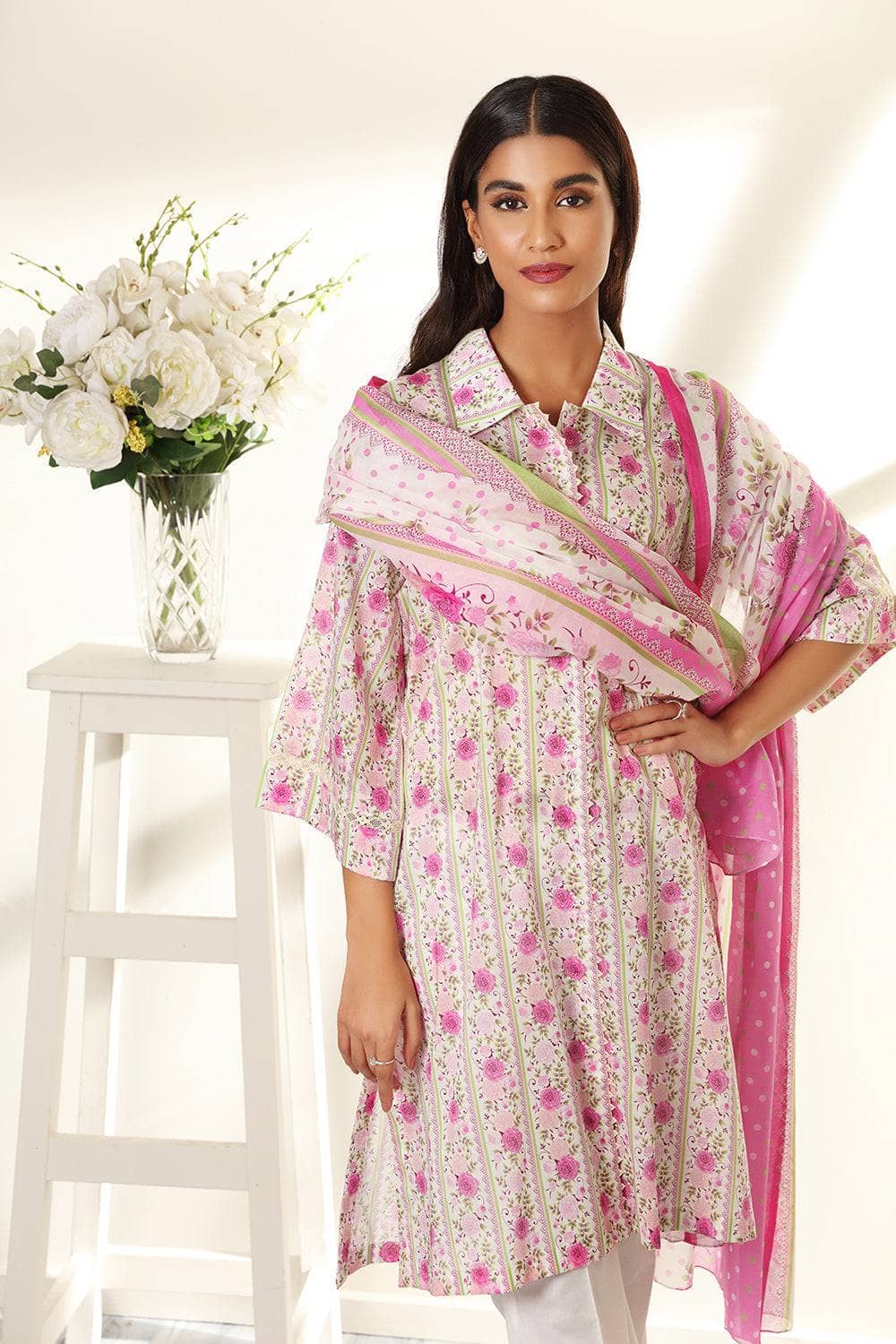 img_nishat_linen_lawn_2022_awwal_boutique