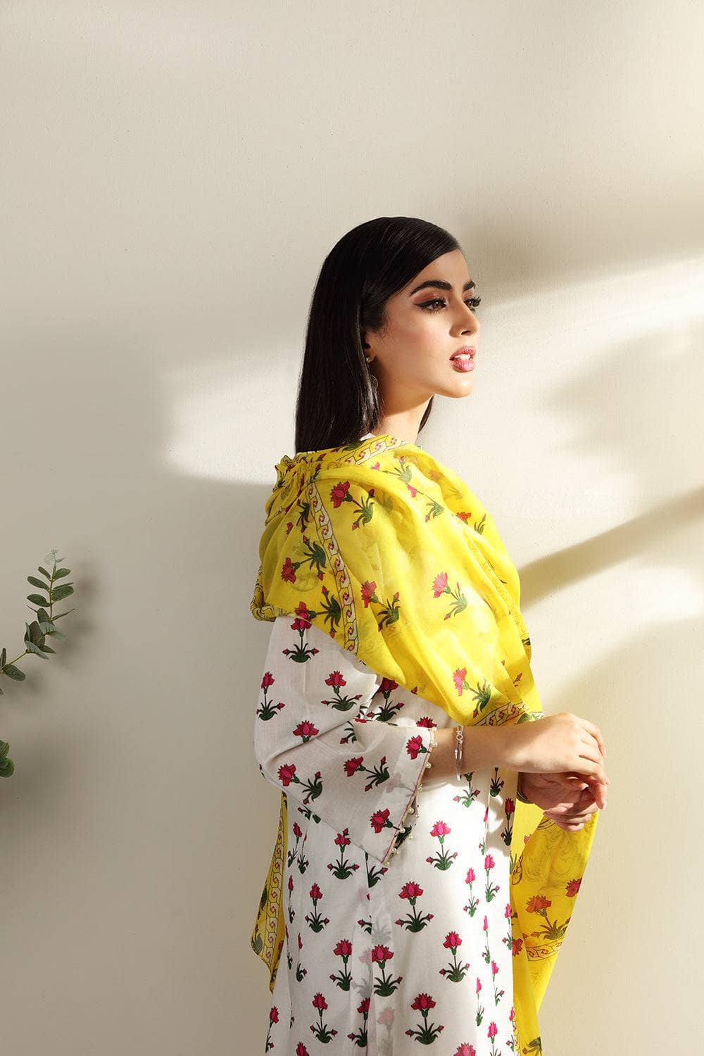 img_nishat_linen_lawn_2022_awwal_boutique