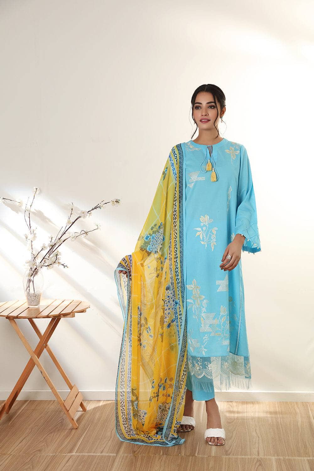 img_nishat_linen_lawn_2022_awwal_boutique