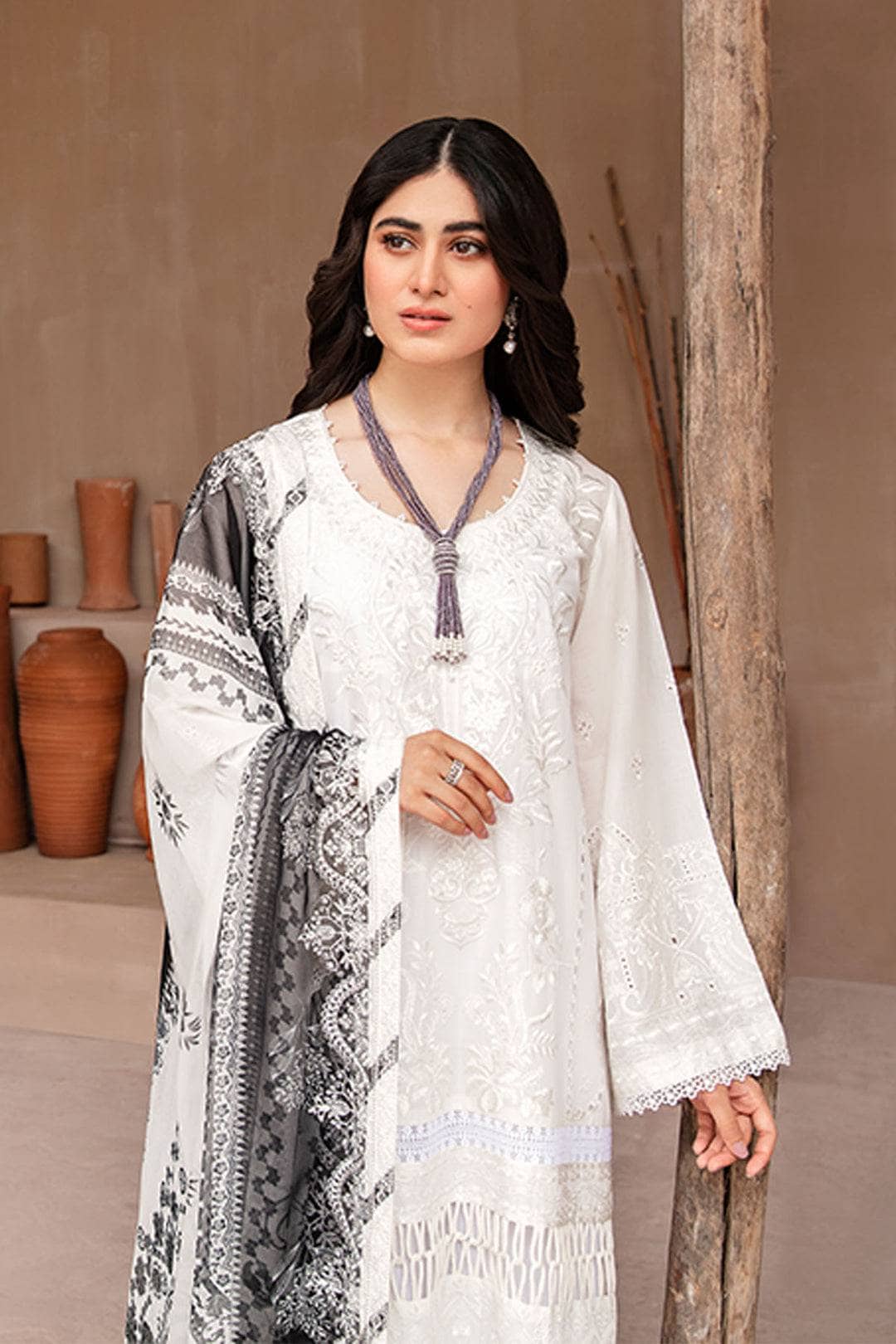 Img_nureh_koyal_monochrome_awwal_boutique