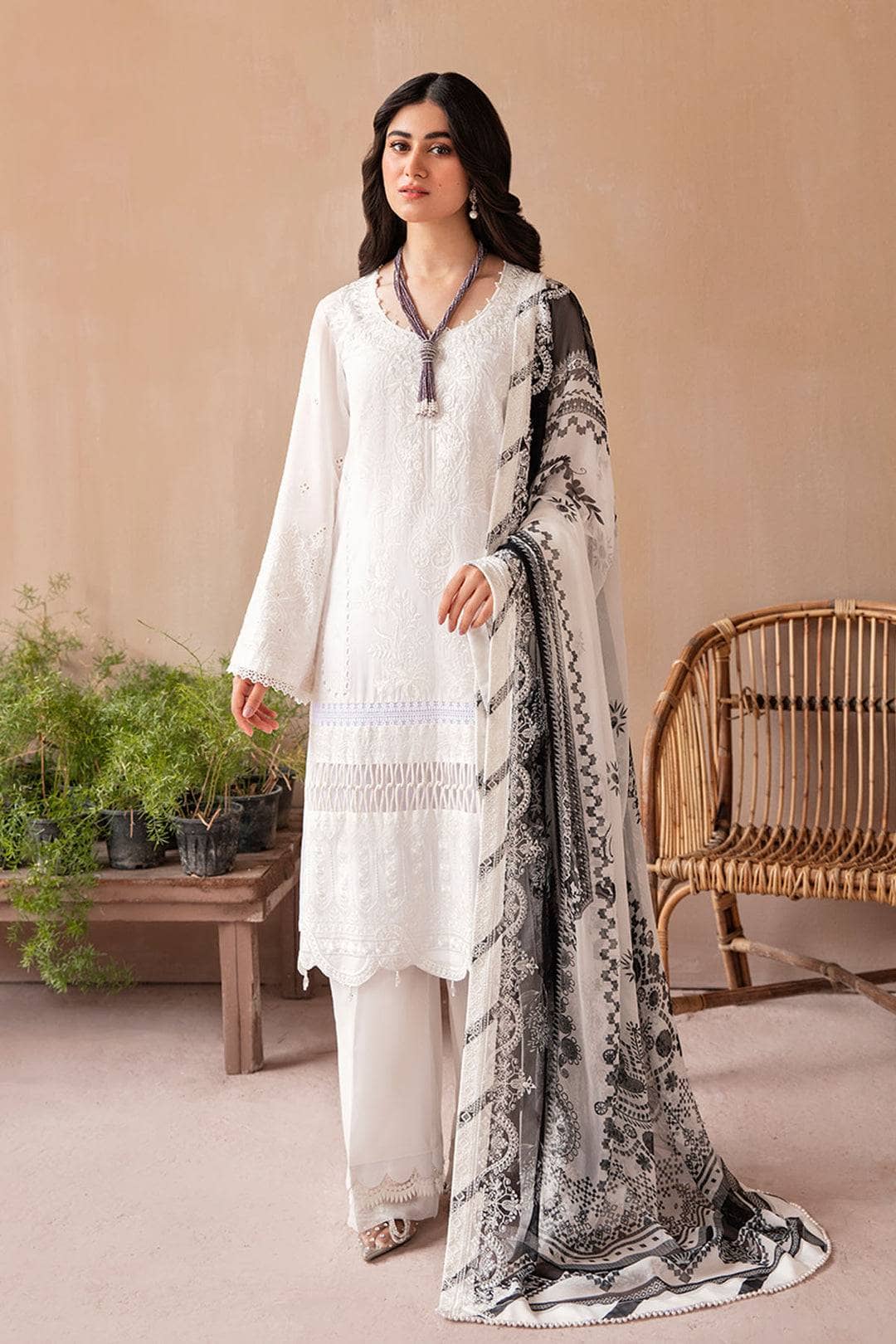 Img_nureh_koyal_monochrome_awwal_boutique