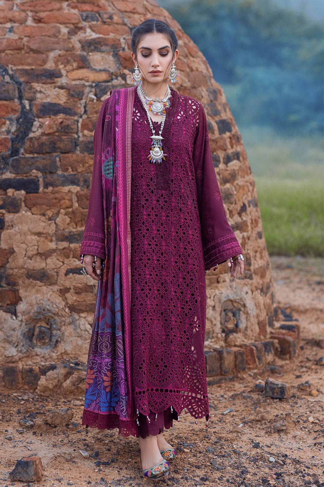 img_nureh_heerni_linen_awwal_boutique