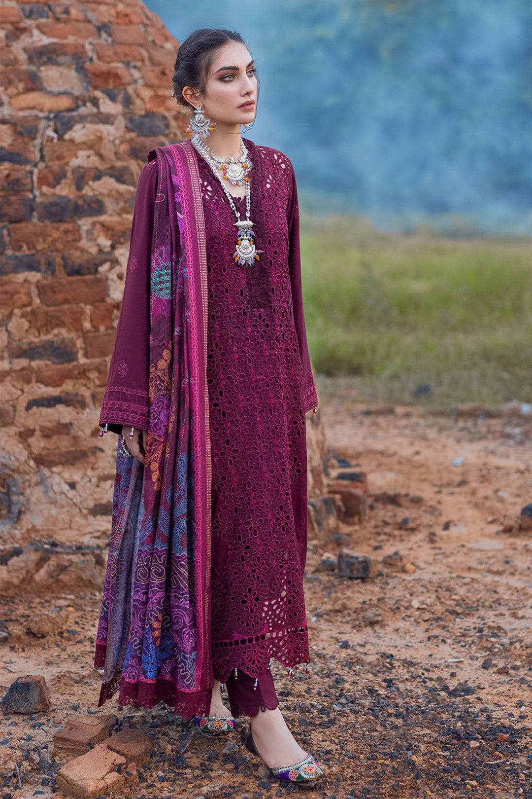 img_nureh_heerni_linen_awwal_boutique
