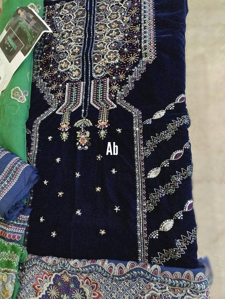 img_nureh_maya_velvet_awwal_boutique