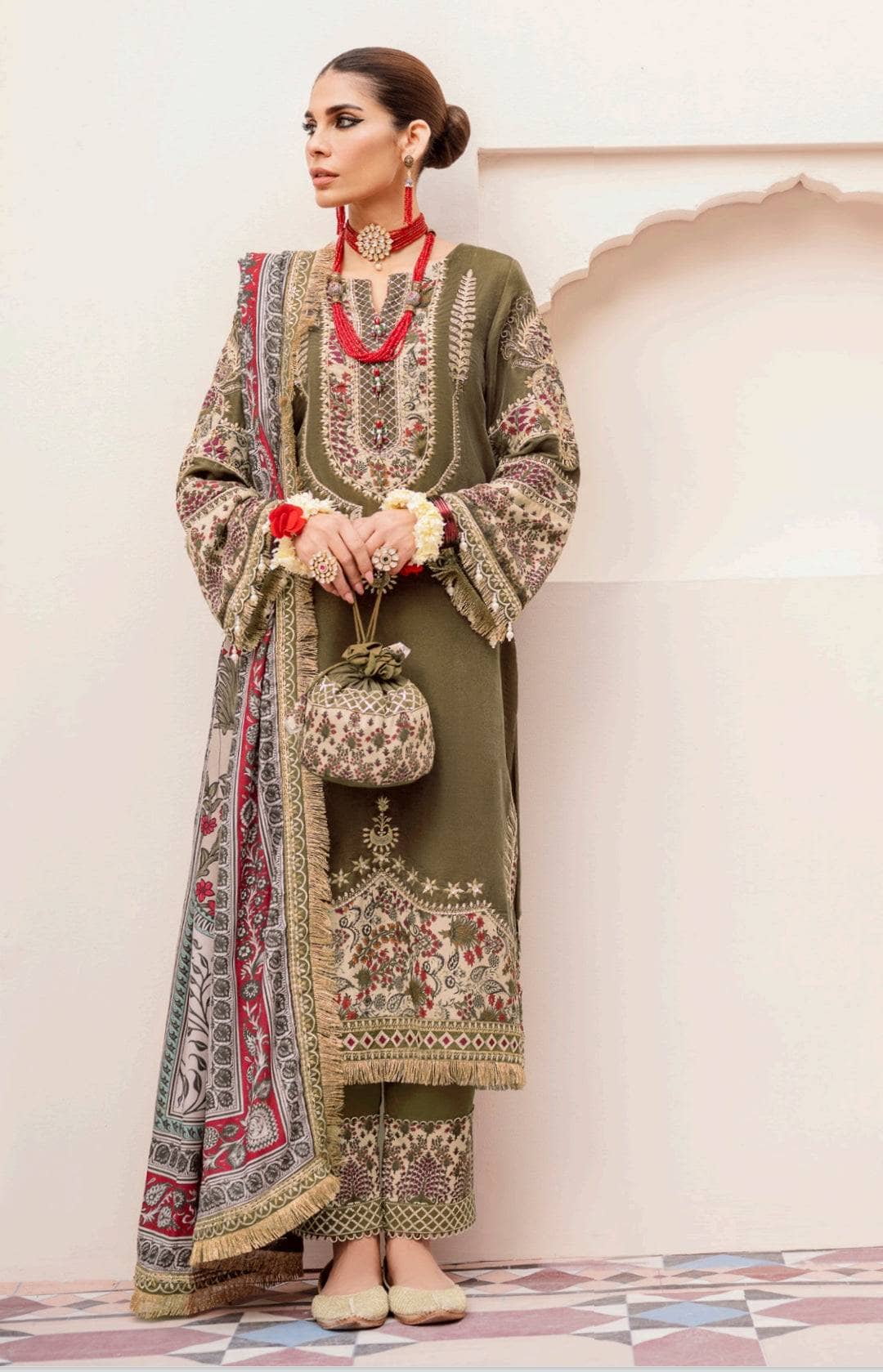 img_nureh_velvet_awwal_boutique