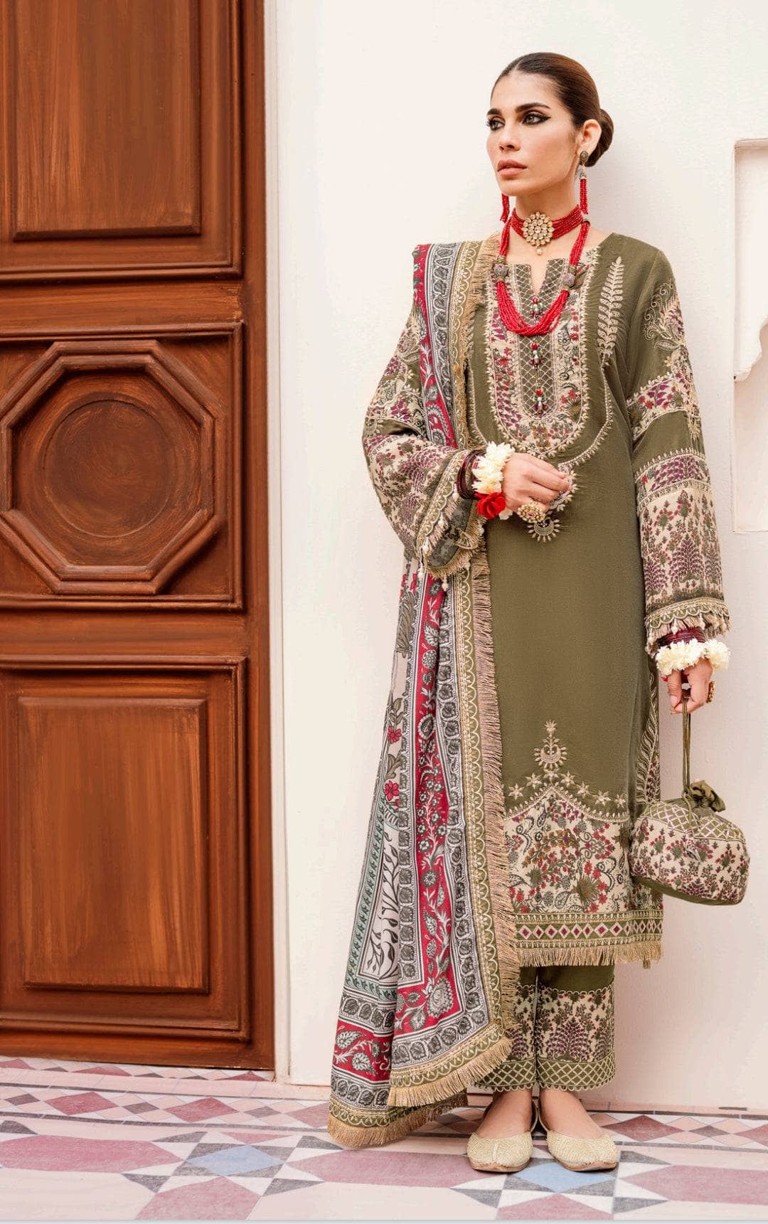 img_nureh_velvet_awwal_boutique