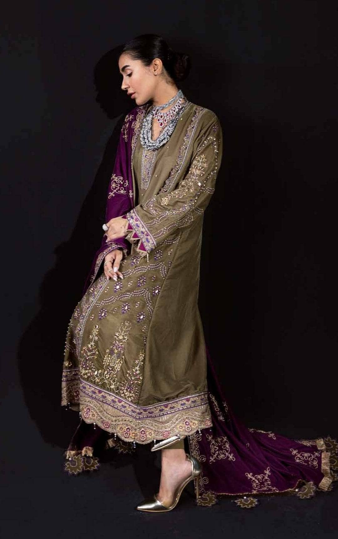 img_nureh_velvet_awwal_boutique