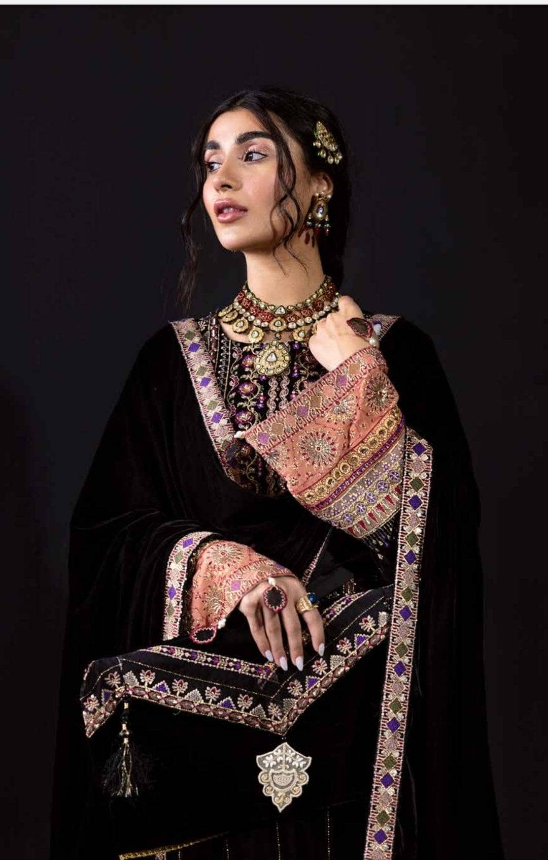 img_nureh_velvet_awwal_boutique