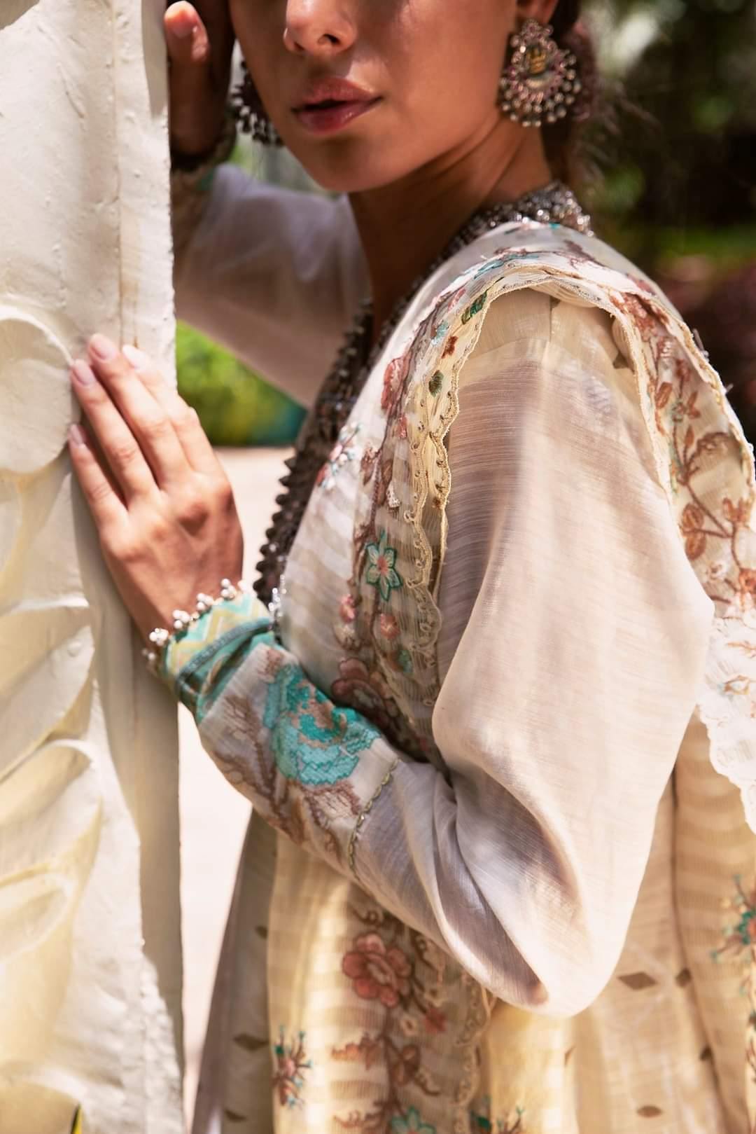 img_qalamkar_lawn_2020_awwal_boutique