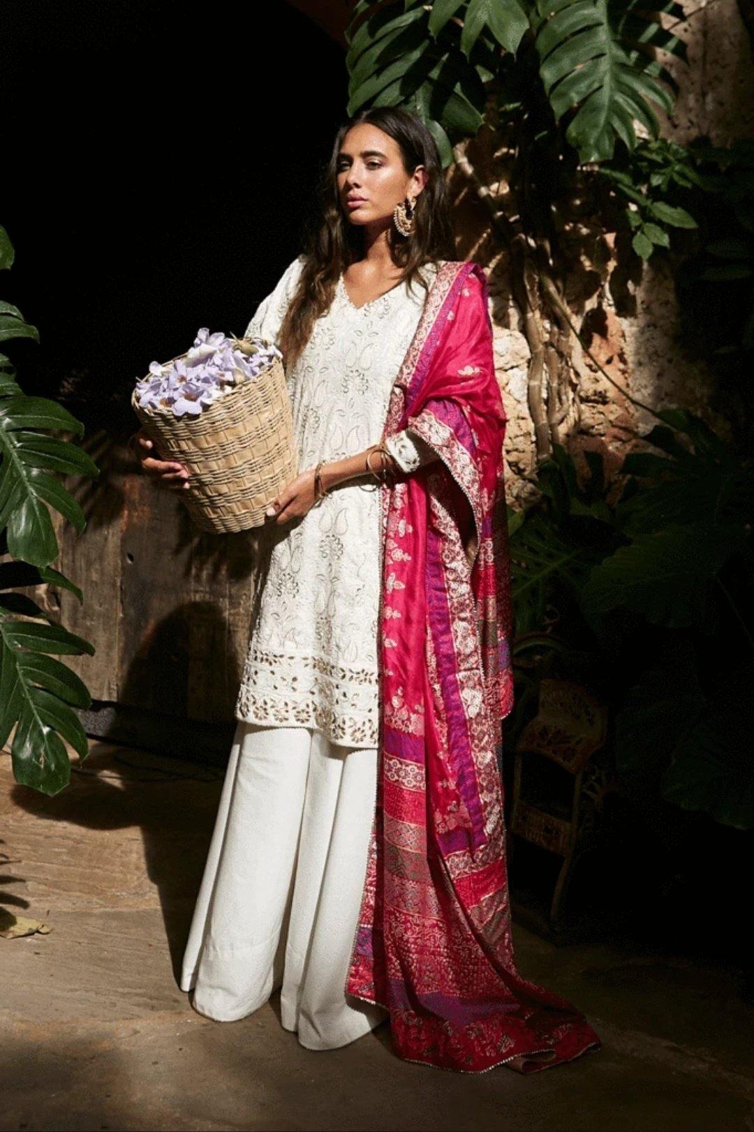 img_qalamkar_lawn_2020_awwal_boutique