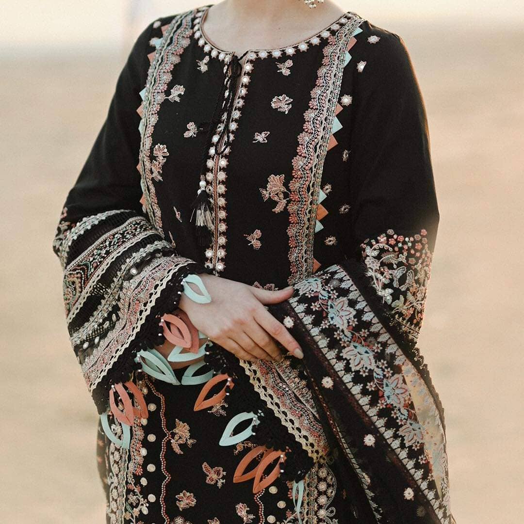 img_qalamkar_sahil_luxury_lawn_23_awwal_boutique
