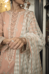 img_q_line_by_qalamkar_luxury_lawn_2021_awwal_boutique