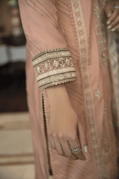img_q_line_by_qalamkar_luxury_lawn_2021_awwal_boutique