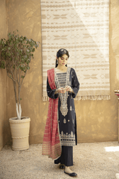 img_q_line_by_qalamkar_luxury_lawn_2021_awwal_boutique