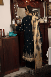 img_q_line_by_qalamkar_luxury_lawn_2021_awwal_boutique