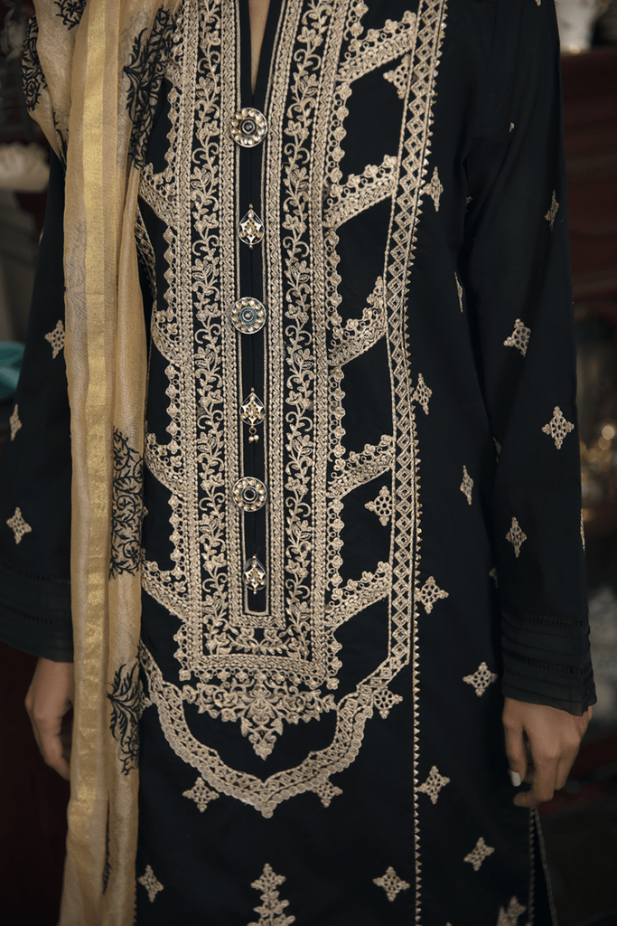 img_q_line_by_qalamkar_luxury_lawn_2021_awwal_boutique