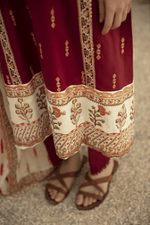 img_q_line_by_qalamkar_luxury_lawn_2021_awwal_boutique